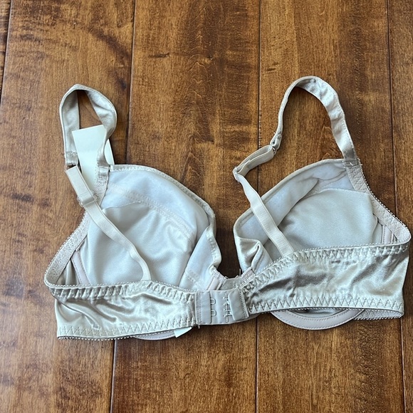 NWT Target Bra SandShell Color Size C36 - Picture 2 of 5